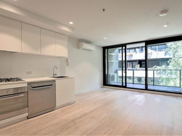 STYLISH AND SERENE APARTMENT