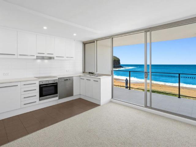 Stylish and Sophisticated Beachside Apartment