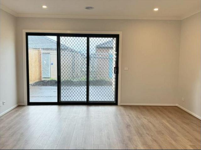 Stylish and Spacious 4 Bedroom Family Retreat in Clyde