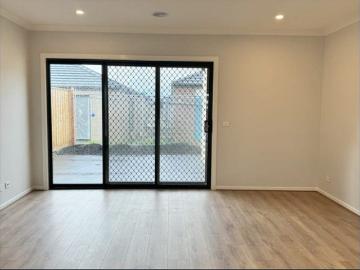 Stylish and Spacious 4 Bedroom Family Retreat in Clyde