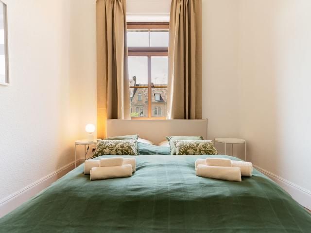 Stylish and spacious 4 room apartment in prime central location – fully furnished & move in ready, Wiesbaden Amsterdam Apartments for Rent