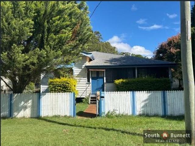 Stylish and Spacious 3 Bedroom Home close to school in Kingaroy