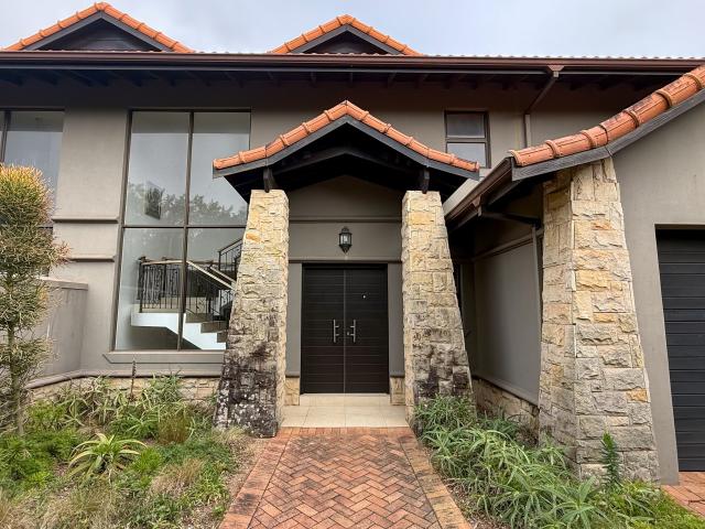 Stylish and Spacious Townhouse with Double Garage in Zimbali Coastal Resort
