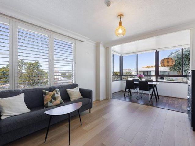 Stylish and Spacious Urban Haven Moments to Everything