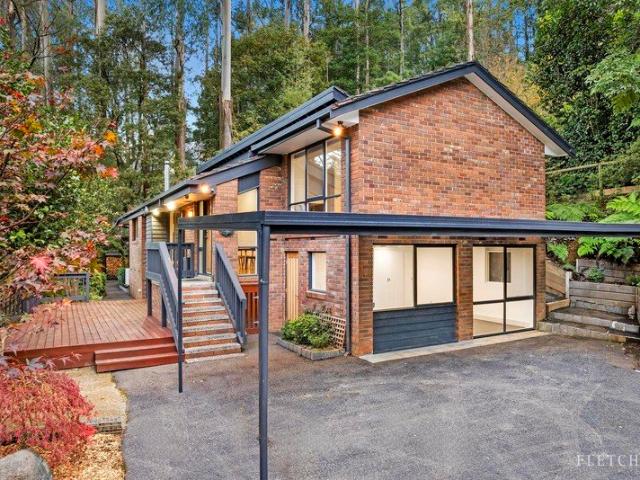 Stylish and Spacious Home Steps from Sassafras Village