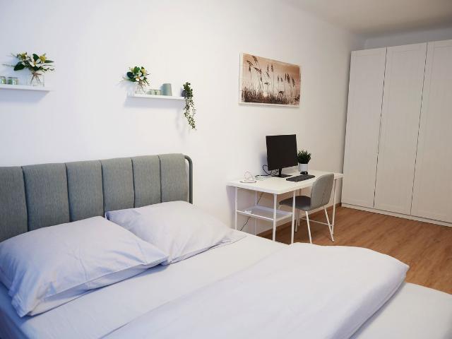 Stylish apartment, 3 minutes walk from subway, parking available!, Vienna Amsterdam Apartments for Rent