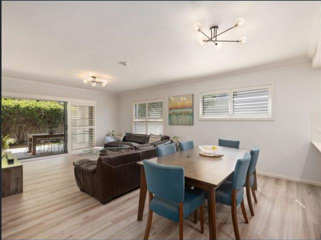 Stylish Apartment with North Facing Alfresco Entertanining