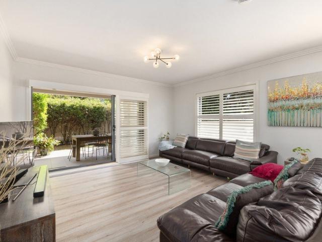 Stylish Apartment with North Facing Alfresco Entertanining