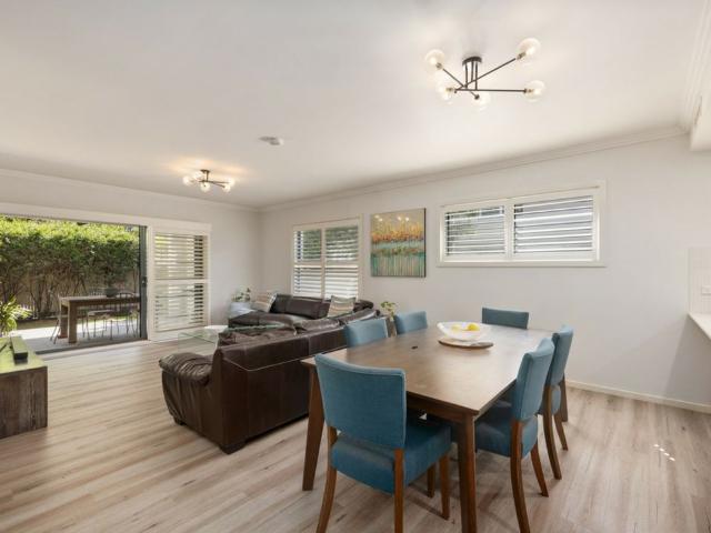 Stylish Apartment with North Facing Alfresco Entertanining