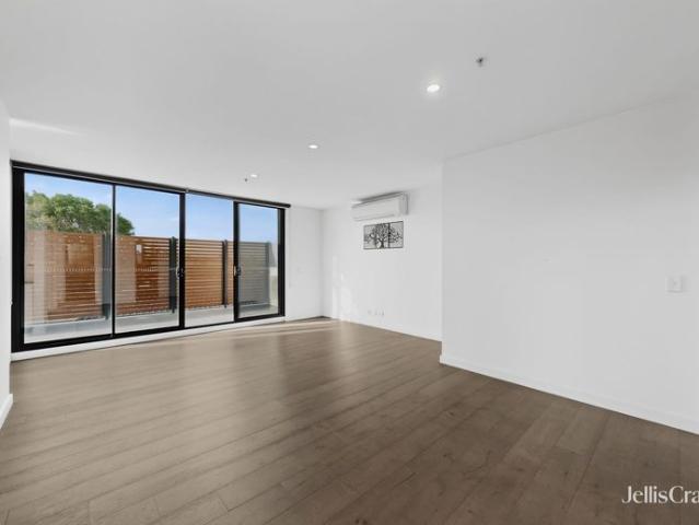 Stylish Apartment with a Expansive Wrap Around Balcony & Uninterrupted Views