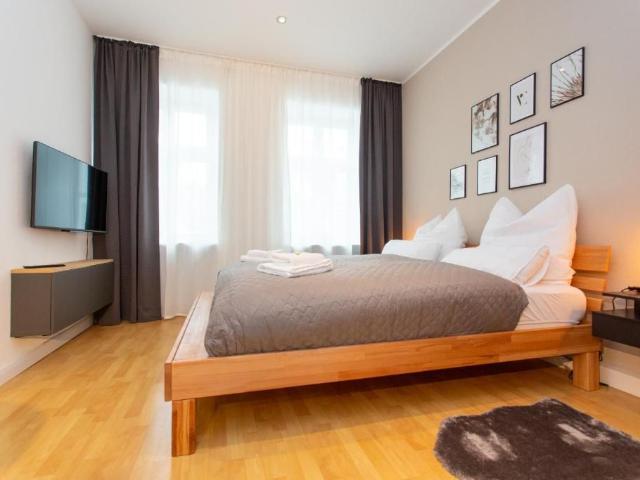 Stylish Apartment with Balcony in a Prime Location: Ideal for Professionals, Business Travelers or Leisure Guests