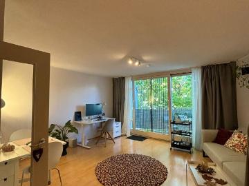 Stylish apartment with balcony in a prime location in Schwabing – close to Kurfürstenplatz