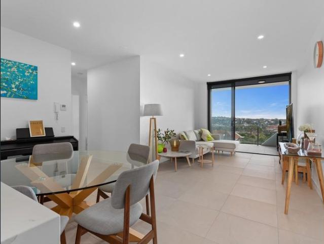 Stylish Apartment with City views