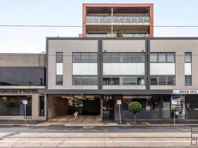 Stylish apartment With City Views!