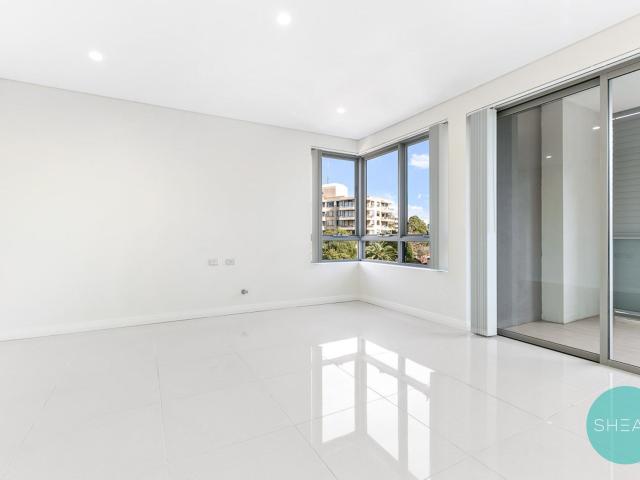 STYLISH APARTMENT WITH COURTYARD IN PRIME CHATSWOOD LOCATION