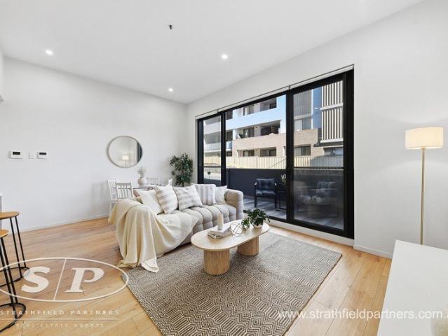 Stylish Apartment with Double Balconies & Contemporary Comfort