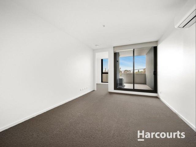Stylish Apartment with Everything at Your Doorstep