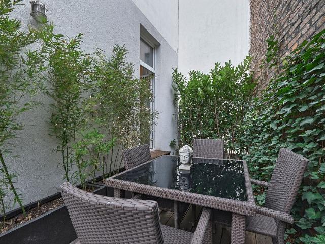Stylish apartment with exclusive furnishings and private garden, Vienna Amsterdam Apartments for Rent