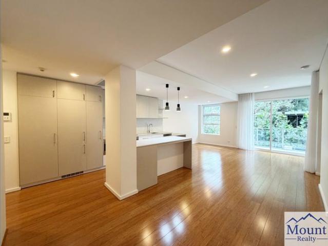 Stylish Apartment with Gym & Secure Parking!