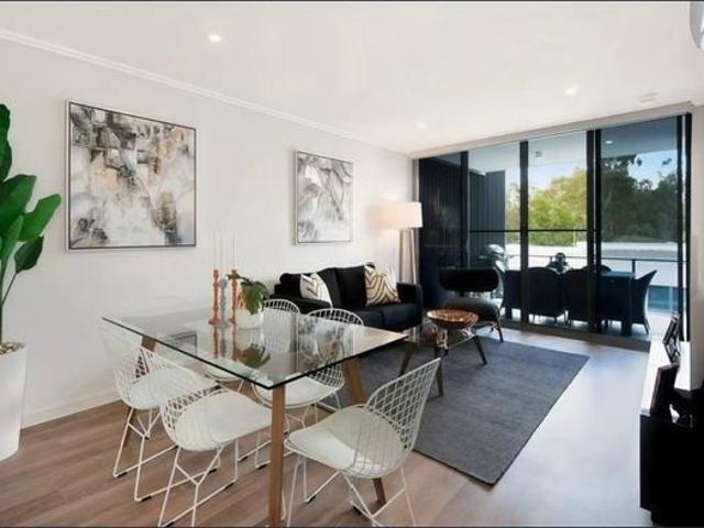 Stylish Apartment with great views overlooking the Mt Coo tha Valley! 2 BRM 2 BTH 1 Carspace!
