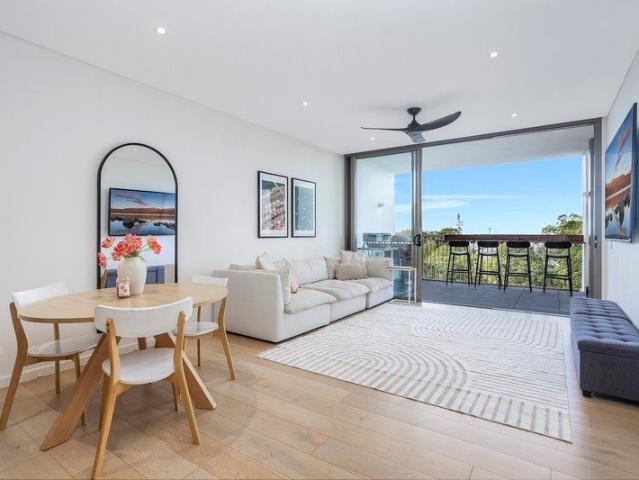 Stylish Apartment with Leafy Outlook & Exceptional Amenities