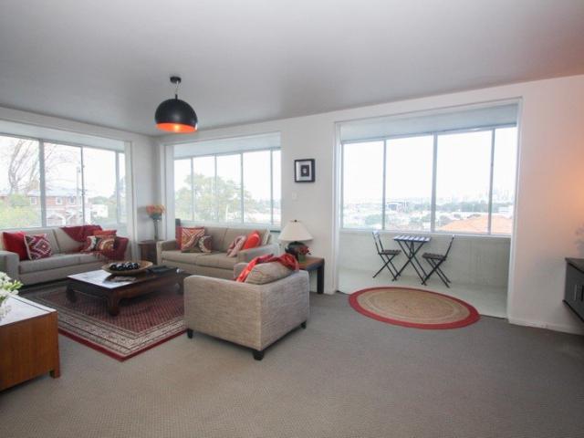 STYLISH APARTMENT WITH PANORAMIC VIEWS