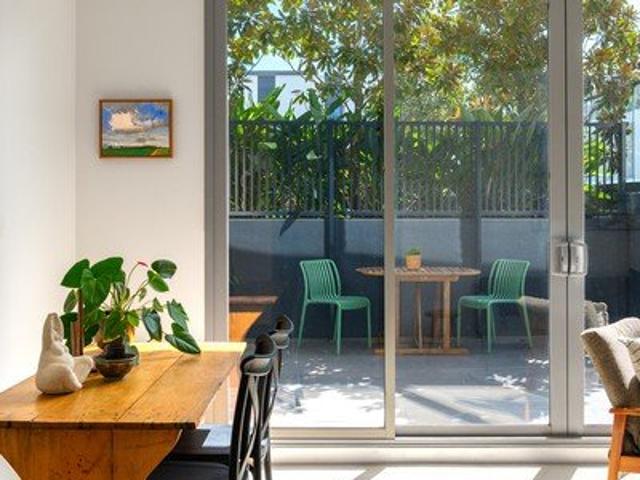 Stylish Apartment with Private Courtyard Near Westfield Doncaster