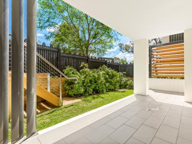 STYLISH APARTMENT WITH PRIVATE GARDEN
