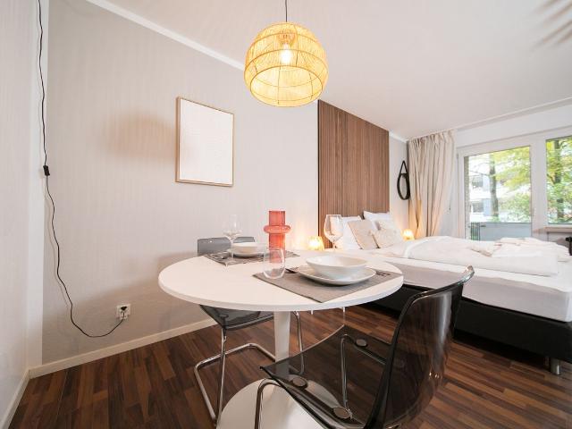 Stylish Apartment | Balkon | Küche | Messe | ÖPNV, Neuss Amsterdam Apartments for Rent