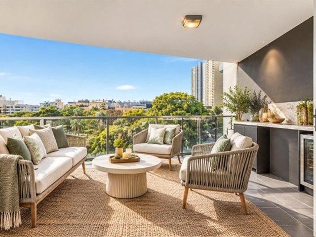 Stylish Apartment Bordering Spring Hill, Fortitude Valley and Brisbane City
