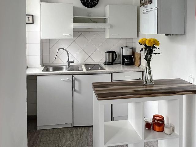 Stylish Apartment – Centrally Located, Dusseldorf Amsterdam Apartments for Rent