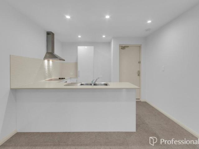 STYLISH APARTMENT CONVENIENT LIVING!