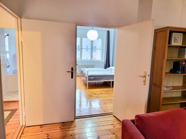 stylish apartment close to the S Bahn, shopping within walking distance, Berlin Amsterdam Apartments for Rent