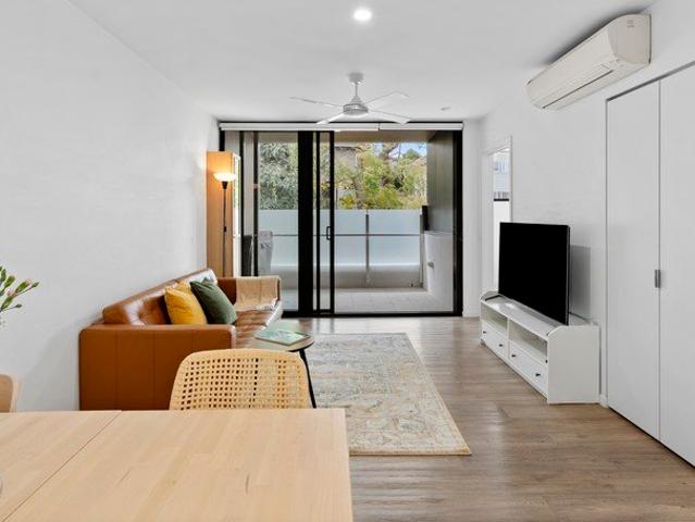 Stylish Apartment Highly Sought Complex