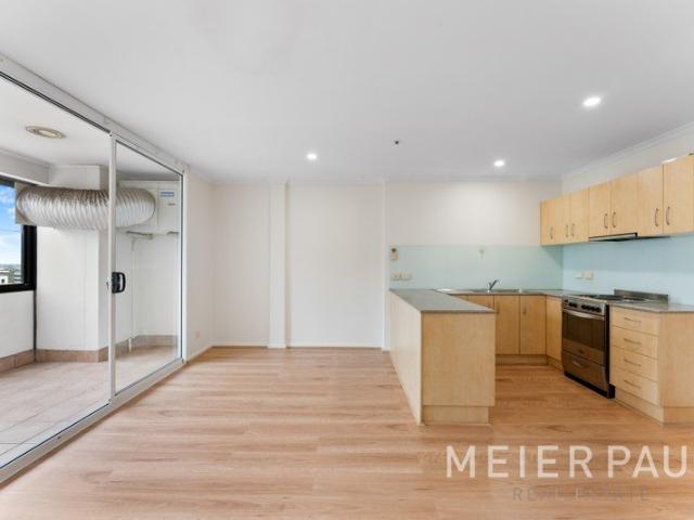 Stylish apartment in the heart of CBD Move in or rent out immediately!