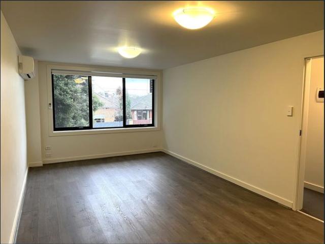 STYLISH APARTMENT IN THE HEART OF BRUNSWICK WEST!