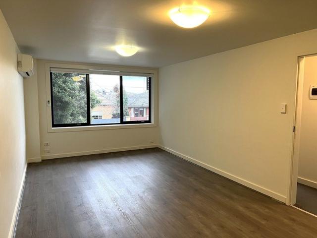 STYLISH APARTMENT IN THE HEART OF BRUNSWICK WEST!