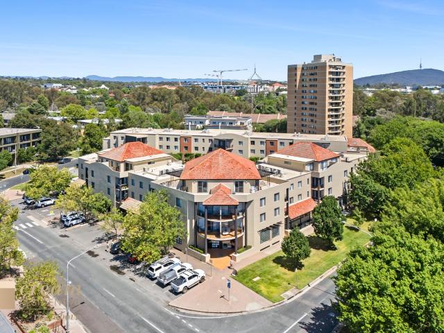 Stylish Apartment In The Heart Of Kingston