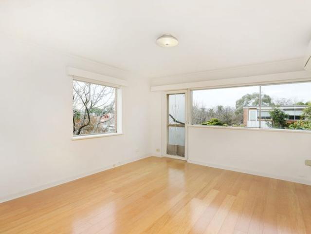 Stylish Apartment in the Heart of Ripponlea