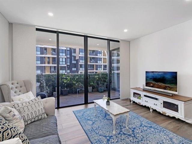 Stylish Apartment in a Convenient Location & Rooftop Entertaining