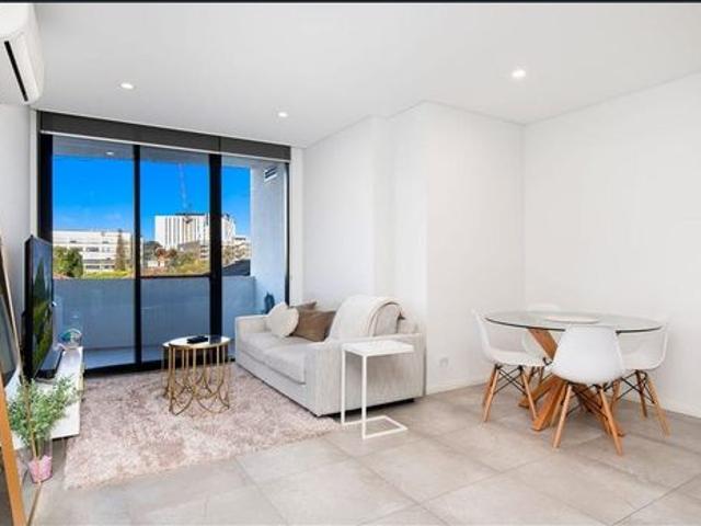 STYLISH APARTMENT IN A PRIME PENRITH LOCATION
