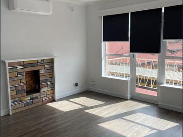 Stylish Apartment in a Prime Williamstown Location