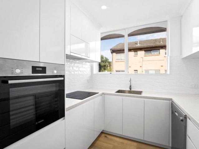 Stylish Apartment in Prime St Kilda East Location