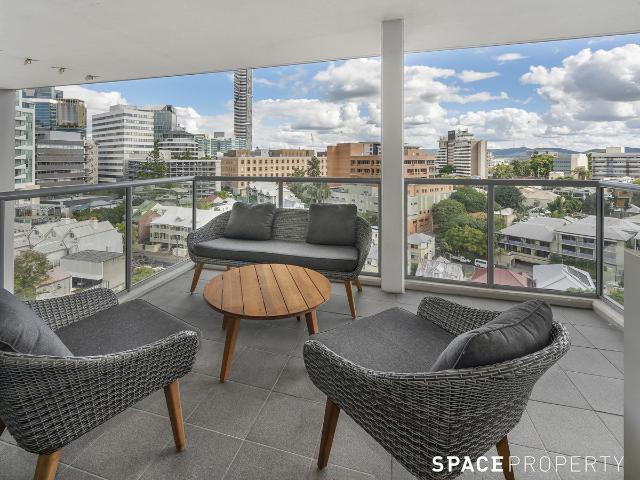 Stylish Apartment Living Close To The Cbd!