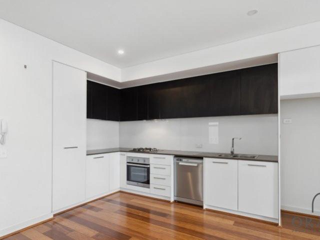 Stylish Apartment Living in Beautiful Ascot Waters