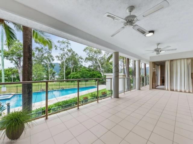 Stylish Apartment Living in the Heart of Airlie Beach – White goods Included
