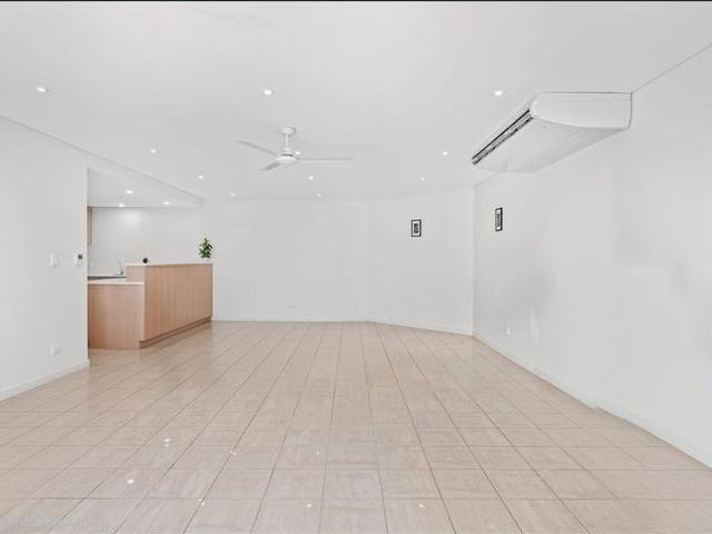 Stylish Apartment Living in the Heart of Airlie Beach – White goods Included