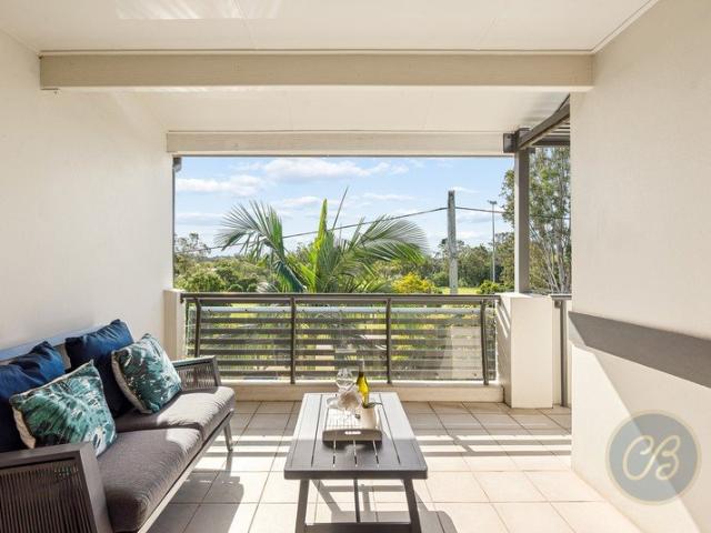 Stylish Apartment Living Opposite Parkland Walk to Train Station