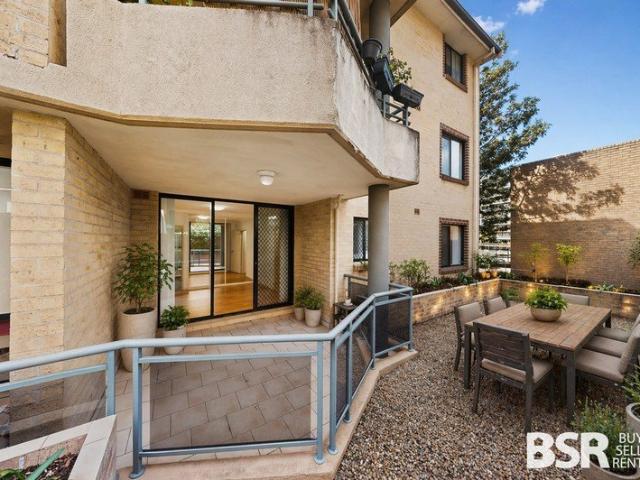 Stylish Apartment Living with Expansive Outdoor Space & Resort Style Amenities