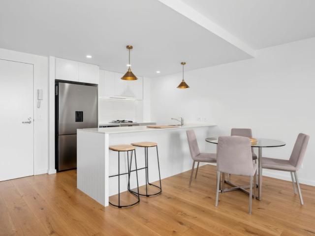 Stylish Apartment Living with Hinterland Views in the Heart of Robina